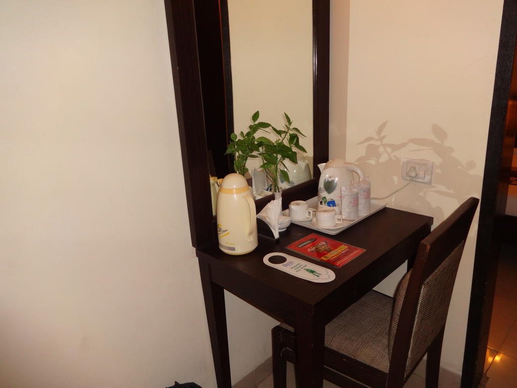 Hotel Gautam Residency Neu-Delhi Zimmer foto